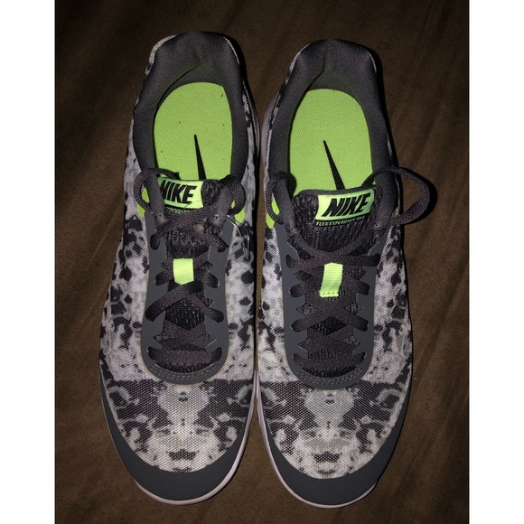 Tennis shoes - Picture 2 of 5